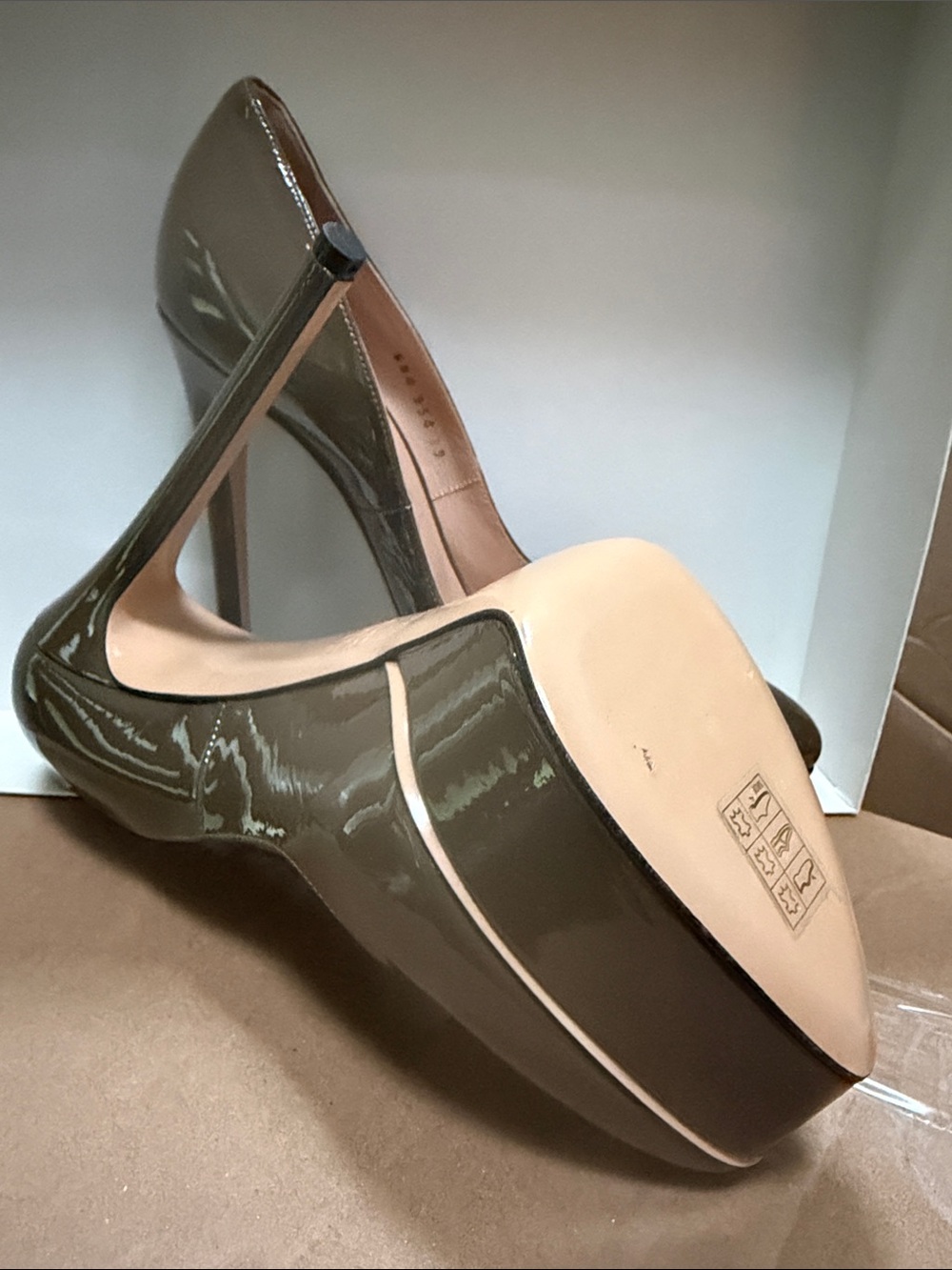 Casadei 100% calf leather Olive Green Patent Platform Pump SOLDOUT $1250 - Picture 13 of 15